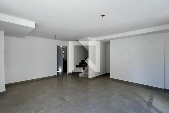 Sala de casa à venda com 3 quartos, 276m² em Vila Madalena, São Paulo