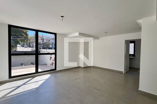 Sala de casa à venda com 3 quartos, 276m² em Vila Madalena, São Paulo