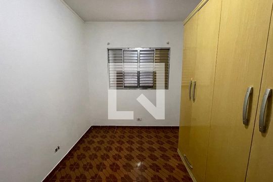 Quarto 1 de casa para alugar com 2 quartos, 64m² em Vila São Silvestre, São Paulo