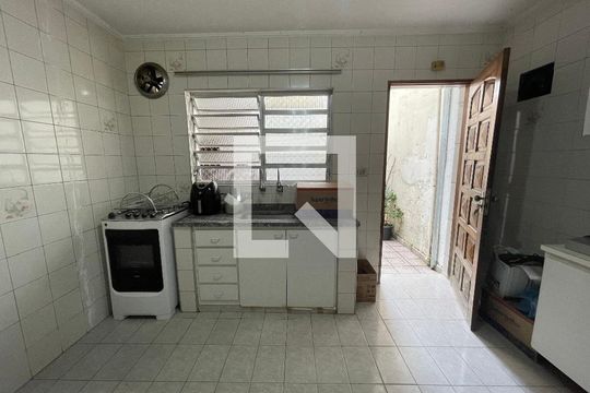 Cozinha de casa para alugar com 2 quartos, 64m² em Vila São Silvestre, São Paulo