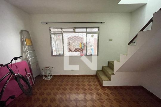 Sala de casa para alugar com 2 quartos, 64m² em Vila São Silvestre, São Paulo
