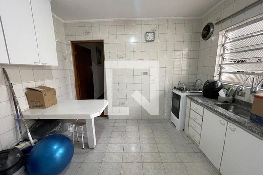 Cozinha de casa para alugar com 2 quartos, 64m² em Vila São Silvestre, São Paulo