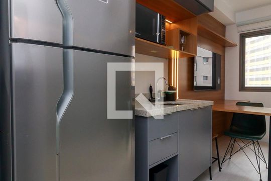 Cozinha de kitnet/studio para alugar com 0 quarto, 24m² em Santo Amaro, São Paulo