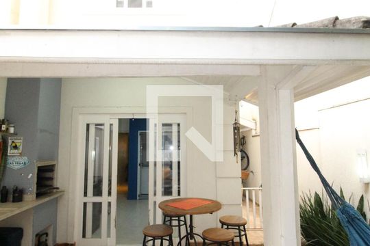 Quintal de casa para alugar com 3 quartos, 130m² em Jardim das Industrias, São José dos Campos
