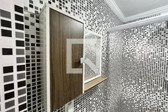 Banheiro de casa de condomínio para alugar com 1 quarto, 50m² em Parque Peruche, São Paulo