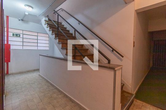 Escadas de apartamento à venda com 1 quarto, 57m² em Centro Histórico, Porto Alegre