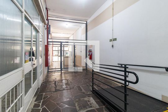 Entrada de apartamento à venda com 1 quarto, 57m² em Centro Histórico, Porto Alegre
