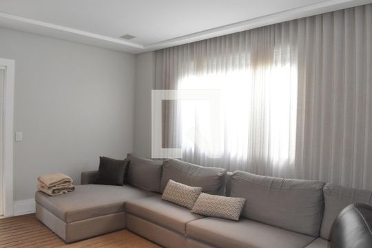 Sala 2 de casa para alugar com 5 quartos, 590m² em Butiatuvinha, Curitiba