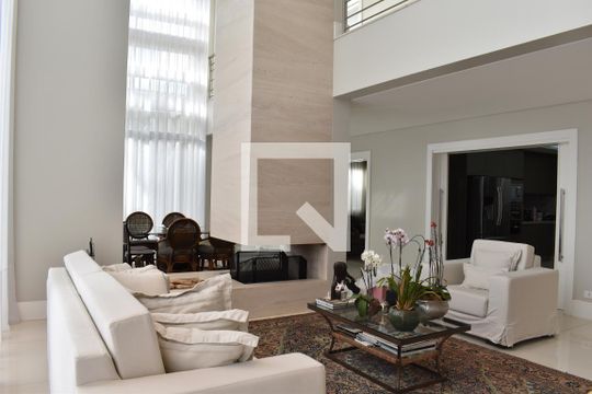 Sala de casa para alugar com 5 quartos, 590m² em Butiatuvinha, Curitiba