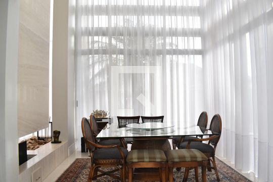 Sala de casa para alugar com 5 quartos, 590m² em Butiatuvinha, Curitiba