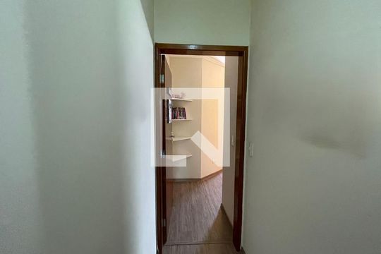 Corredor de casa à venda com 3 quartos, 233m² em Vila Curuçá, Santo André