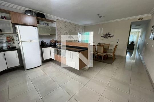 Cozinha  de casa à venda com 3 quartos, 233m² em Vila Curuçá, Santo André