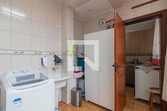 Cozinha e Área de Serviço de apartamento à venda com 2 quartos, 69m² em Medianeira, Porto Alegre