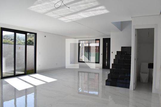 Sala/Cozinha de casa de condomínio à venda com 3 quartos, 171m² em Santa Cândida, Curitiba