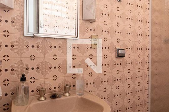 Banheiro Social 2 de casa à venda com 3 quartos, 120m² em Vila Ré, São Paulo