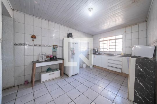 Cozinha de casa para alugar com 2 quartos, 500m² em Vila Guarani (zona Sul), São Paulo