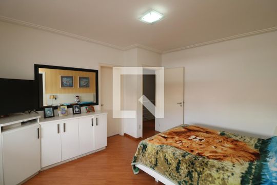 Suíte de casa à venda com 4 quartos, 300m² em Vila Santa Clara, São Paulo