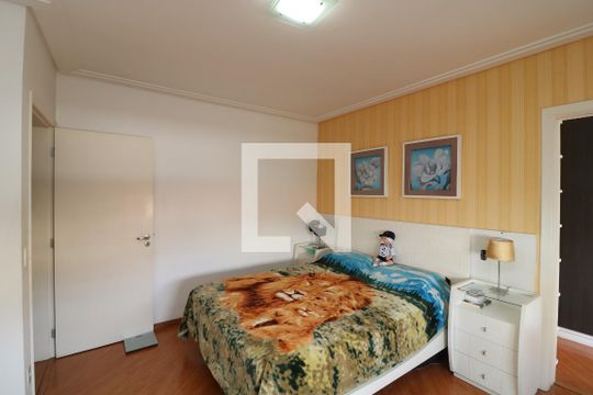Suíte de casa à venda com 4 quartos, 300m² em Vila Santa Clara, São Paulo