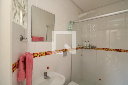 Banheiro de serviço de casa à venda com 4 quartos, 300m² em Vila Santa Clara, São Paulo
