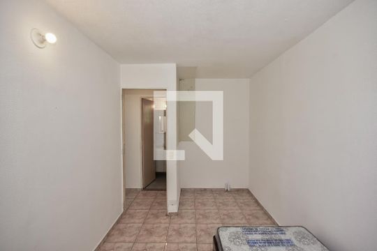 Quarto 2 de apartamento para alugar com 2 quartos, 48m² em Parque Pinheiros, Taboão da Serra