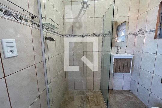 Banheiro de casa de condomínio para alugar com 1 quarto, 45m² em Jardim Esmeralda, São Paulo