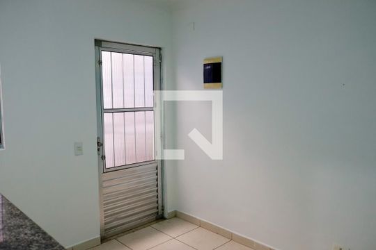 Sala de casa para alugar com 2 quartos, 50m² em Santa Maria, Osasco