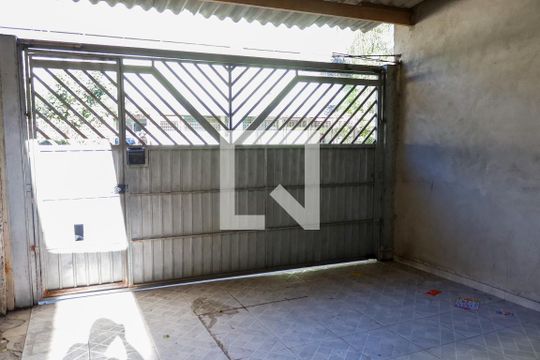 Garagem de casa para alugar com 2 quartos, 50m² em Santa Maria, Osasco