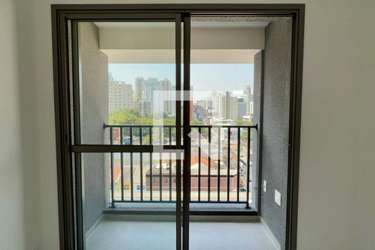 Varanda de kitnet/studio para alugar com 1 quarto, 26m² em Pinheiros, São Paulo