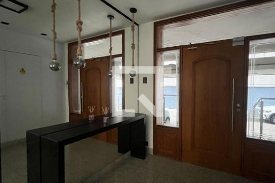 Hall de entrada de apartamento para alugar com 1 quarto, 63m² em Gonzaga, Santos