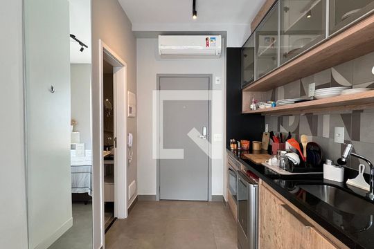 Cozinha de kitnet/studio para alugar com 1 quarto, 33m² em Pinheiros, São Paulo