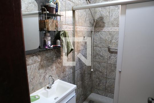Banheiro de casa à venda com 4 quartos, 420m² em Água Branca, Contagem