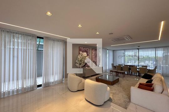 Sala de casa à venda com 5 quartos, 850m² em Barra da Tijuca, Rio de Janeiro
