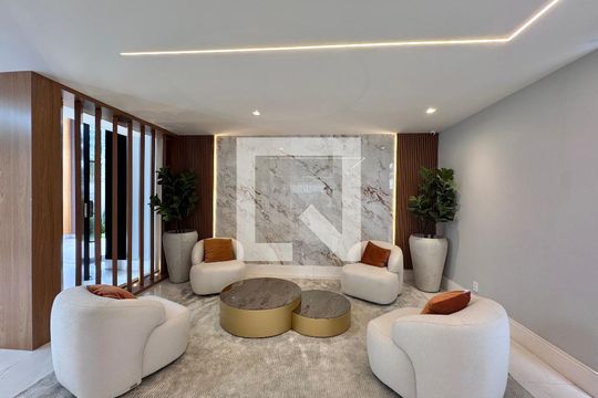 Sala de casa à venda com 5 quartos, 850m² em Barra da Tijuca, Rio de Janeiro