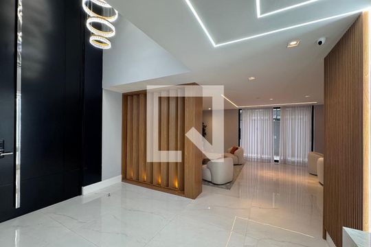 Sala de casa à venda com 5 quartos, 850m² em Barra da Tijuca, Rio de Janeiro