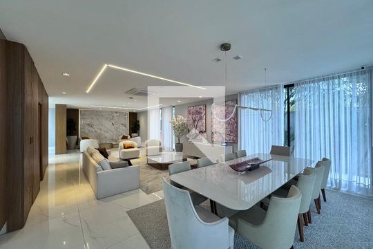 Sala de casa à venda com 5 quartos, 850m² em Barra da Tijuca, Rio de Janeiro