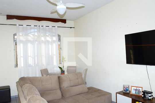 Sala de casa à venda com 3 quartos, 230m² em Goiânia, Belo Horizonte