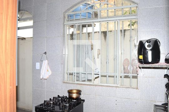 Cozinha de casa à venda com 3 quartos, 230m² em Goiânia, Belo Horizonte