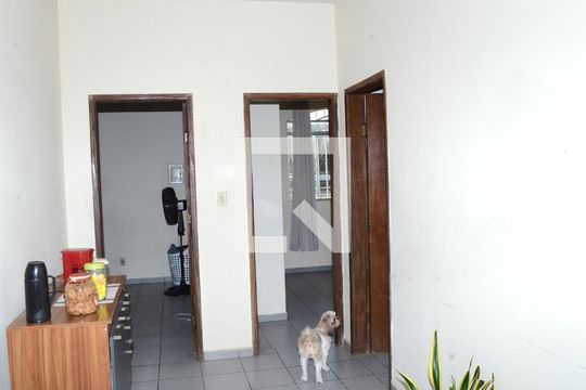 Sala 2 de casa à venda com 3 quartos, 230m² em Goiânia, Belo Horizonte
