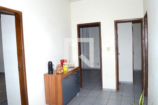 Sala 2 de casa à venda com 3 quartos, 230m² em Goiânia, Belo Horizonte