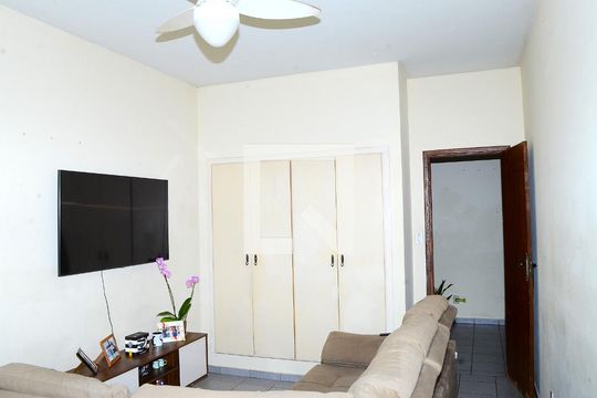 Sala de casa à venda com 3 quartos, 230m² em Goiânia, Belo Horizonte
