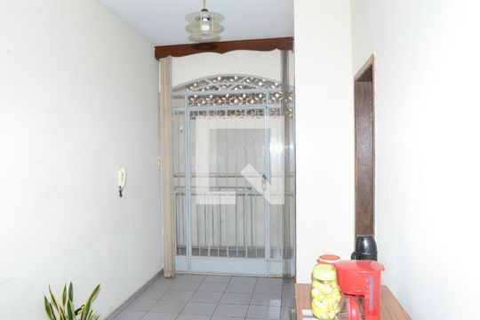 Sala 2 de casa à venda com 3 quartos, 230m² em Goiânia, Belo Horizonte