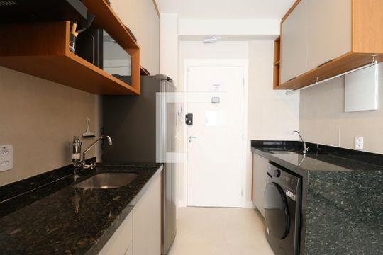 Cozinha e Área de Serviço de apartamento para alugar com 1 quarto, 25m² em Pompeia, São Paulo