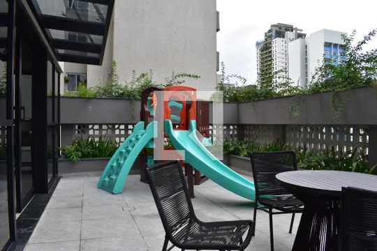 Área comum - Playground de kitnet/studio à venda com 2 quartos, 34m² em Centro, Curitiba
