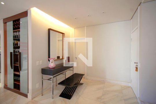 Hall de entrada de apartamento à venda com 4 quartos, 140m² em Carmo, Belo Horizonte