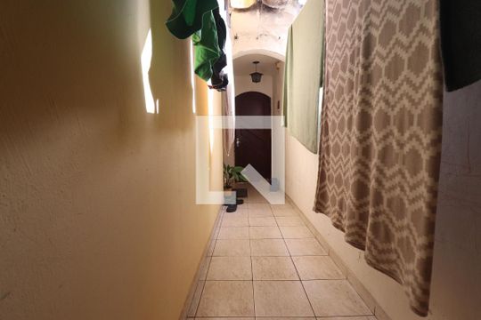 Corredor lateral de casa à venda com 2 quartos, 177m² em Jardim Progresso, Santo André