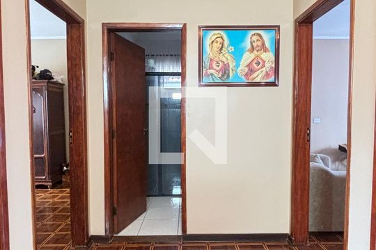 Hall Dormitorios de casa para alugar com 4 quartos, 209m² em Parque Erasmo Assunção, Santo André