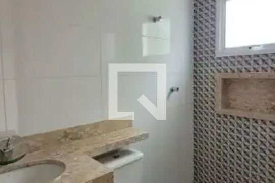 Banheiro de casa à venda com 2 quartos, 220m² em Vila Nivi, São Paulo