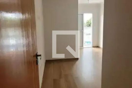Quarto de casa à venda com 2 quartos, 220m² em Vila Nivi, São Paulo
