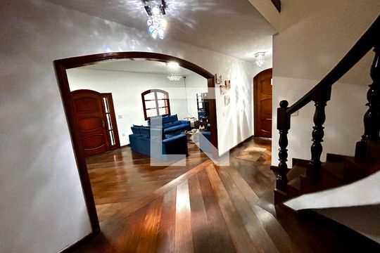 Entrada de casa para alugar com 6 quartos, 500m² em Gopouva, Guarulhos