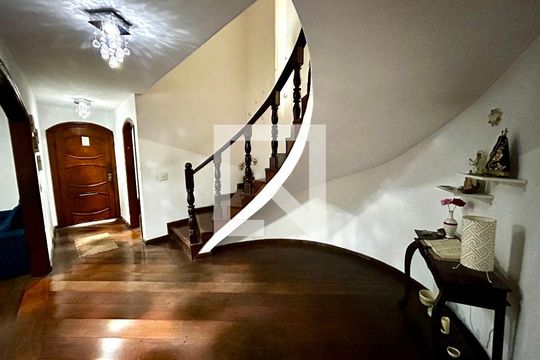 Entrada de casa para alugar com 6 quartos, 500m² em Gopouva, Guarulhos